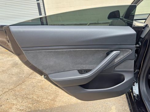 Used 2018 Tesla Model 3 Long Range RWD image 40