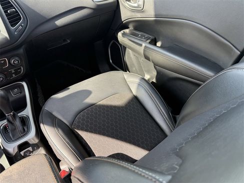 Used 2019 Jeep Compass Latitude image 28