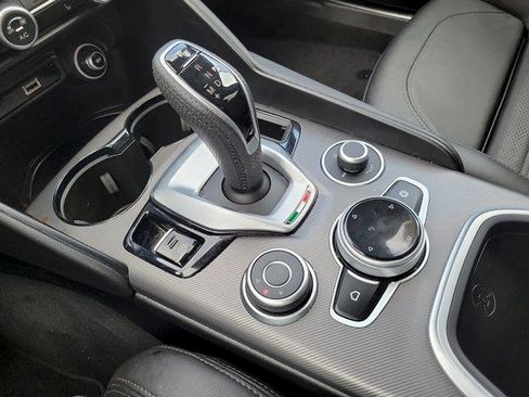 Used 2022 Alfa Romeo Giulia Veloce RWD image 30