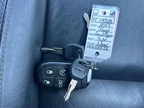 Used 2017 Jeep Grand Cherokee Limited AWD/4WD image 36