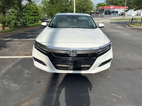 Used 2019 Honda Accord Touring image 2