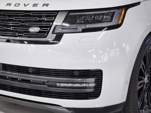 Used 2024 Land Rover Range Rover SE AWD/4WD image 12