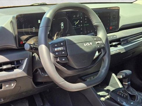 Used 2025 Kia K4 EX image 9