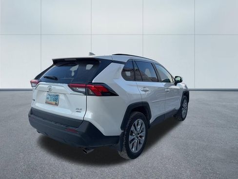 Used 2022 Toyota RAV4 XLE Premium image 3
