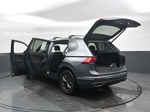 Used 2022 Volkswagen Tiguan SE AWD/4WD image 48