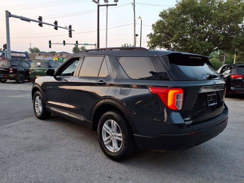 Used 2023 Ford Explorer XLT AWD/4WD image 5