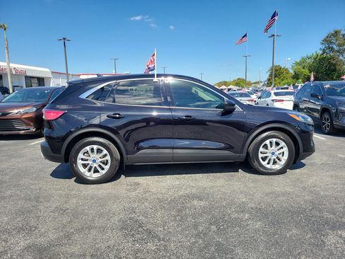 Used 2020 Ford Escape SE image 12