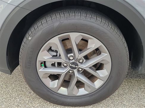 Used 2025 Kia Telluride LX image 12