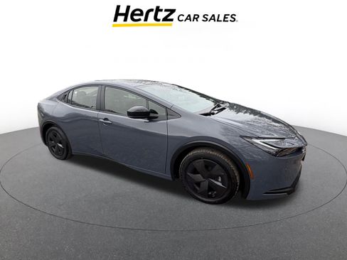 Used 2025 Toyota Prius LE image 1