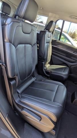 Used 2023 Jeep Grand Cherokee L Limited AWD/4WD image 15