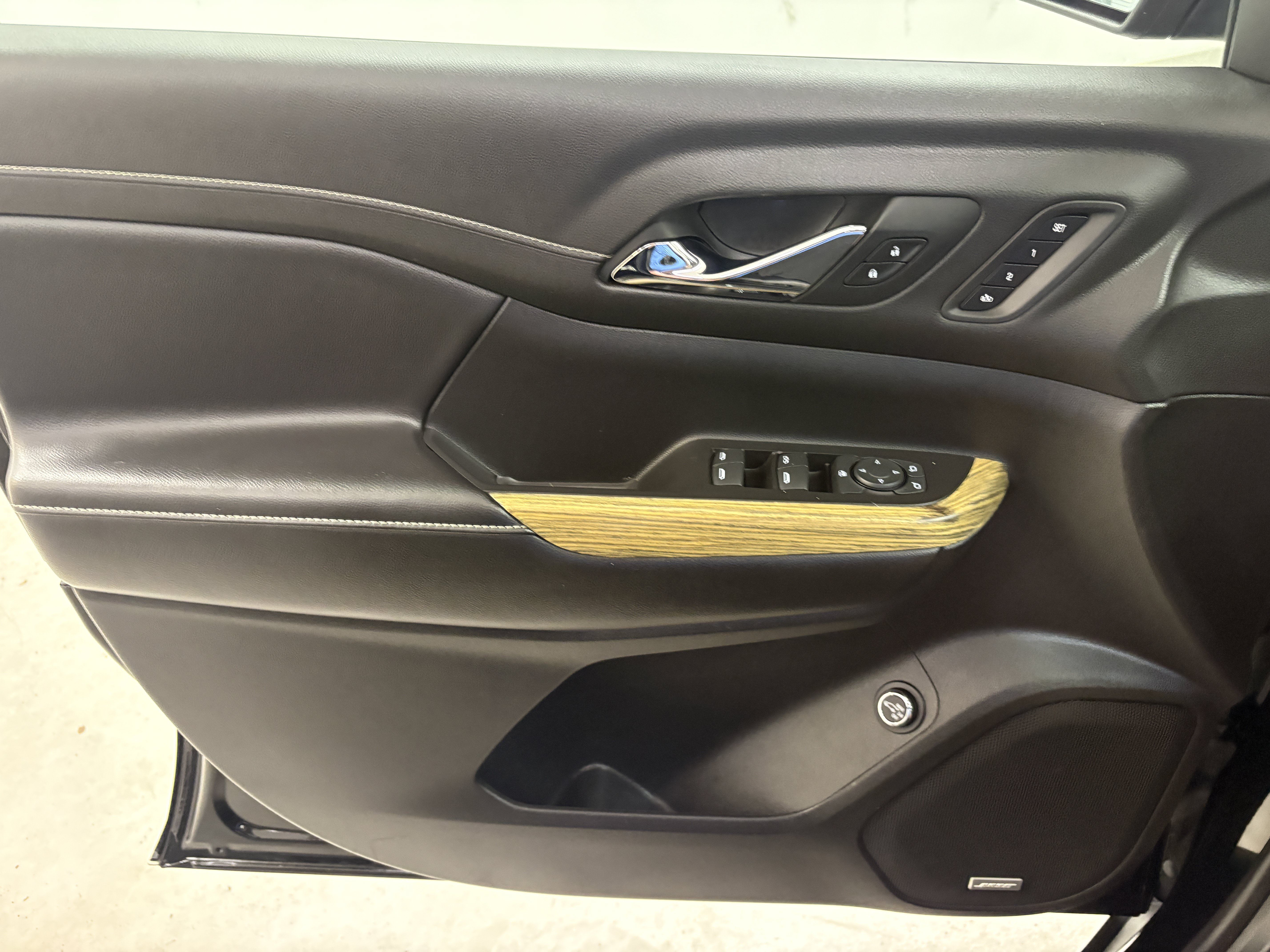 Used 2019 GMC Acadia Denali w/ Technology Package FWD image 28