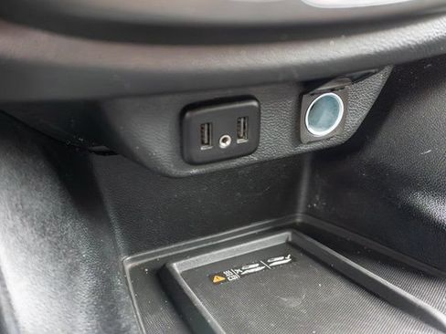 Used 2023 Chevrolet Traverse LT FWD image 28