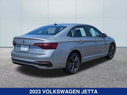 Used 2023 Volkswagen Jetta SE w/ Panoramic Sunroof Package FWD image 5