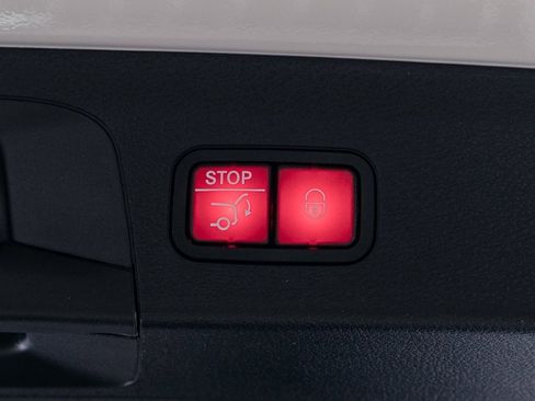 Used 2024 Mercedes-Benz GLS 450 4MATIC image 34