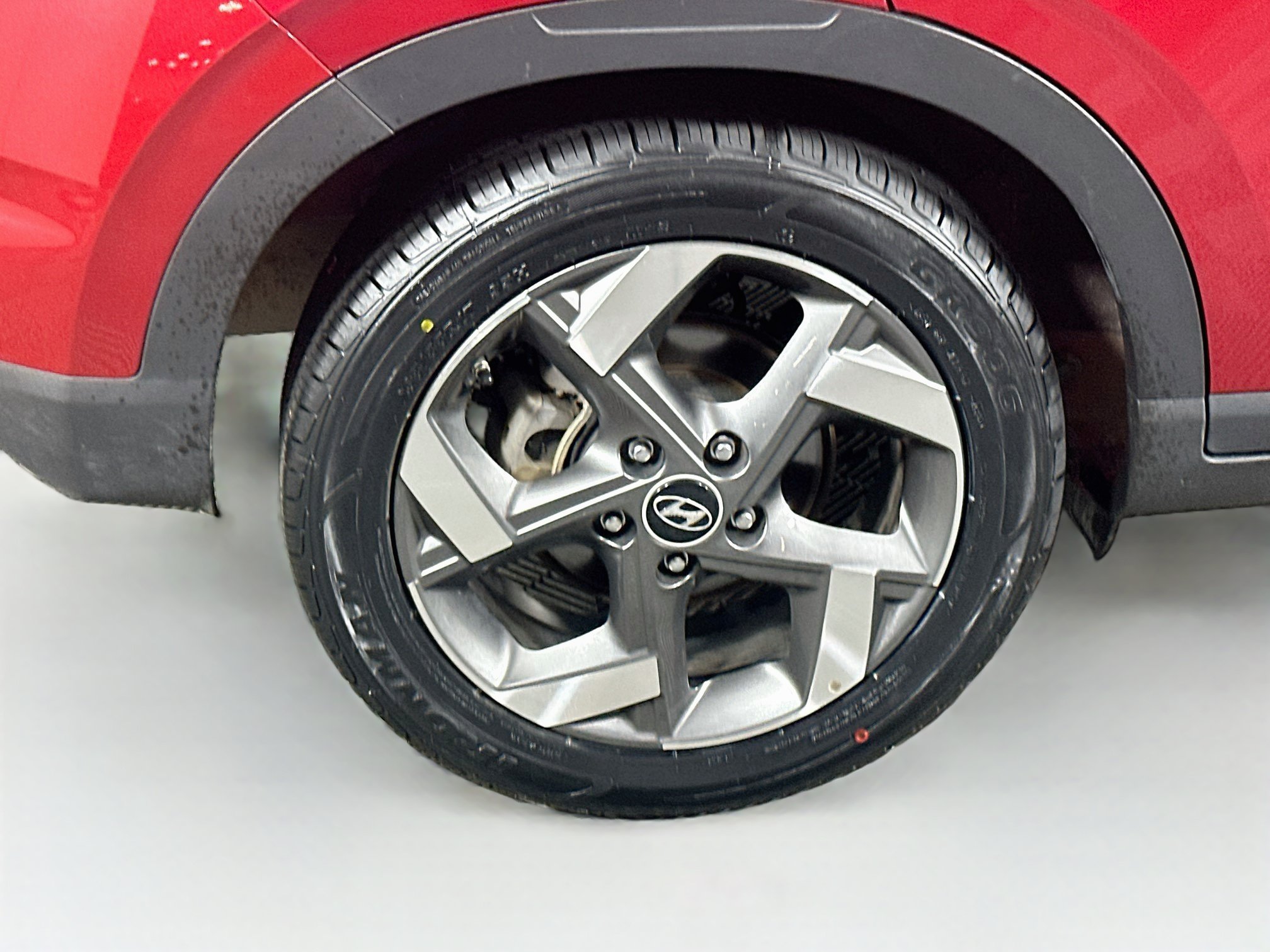 Used 2025 Hyundai Venue SEL FWD image 11