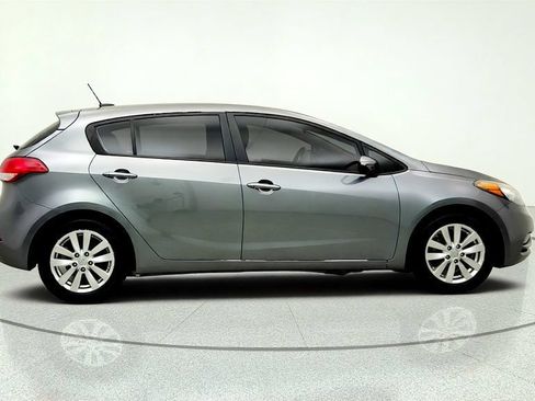 Used 2016 Kia Forte LX w/ LX Popular Plus Package FWD image 4
