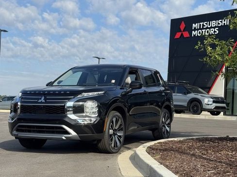 New 2025 Mitsubishi Outlander SE image 7