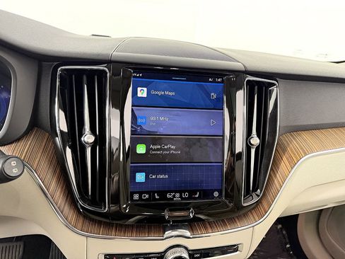 Used 2022 Volvo XC60 B5 Momentum image 29