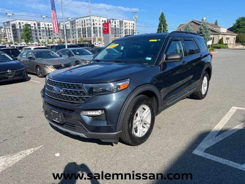 Used 2022 Ford Explorer XLT w/ Equipment Group 202A AWD/4WD image 3
