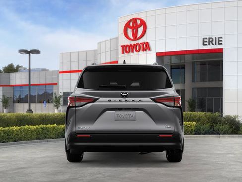 New 2026 Toyota Sienna XLE image 10