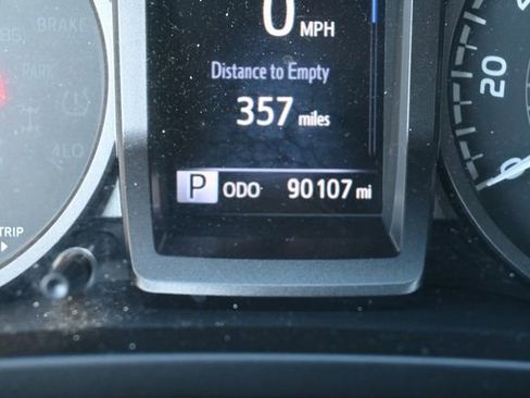 Used 2017 Toyota Tacoma SR image 13