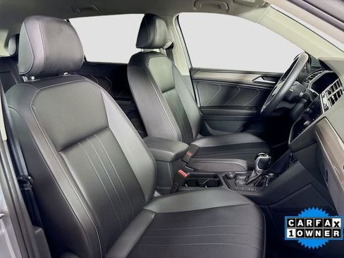 Used 2024 Volkswagen Tiguan SE image 28