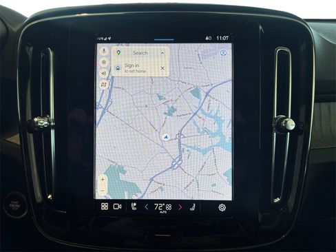 Certified 2025 Volvo XC40 B5 Core image 19