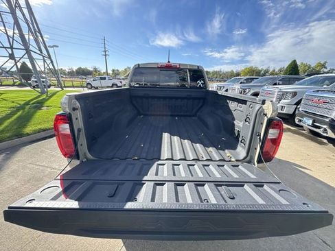 Used 2024 GMC Canyon AT4X image 27