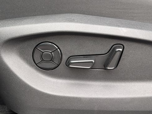 Certified 2025 Volkswagen Tiguan SE AWD/4WD image 20
