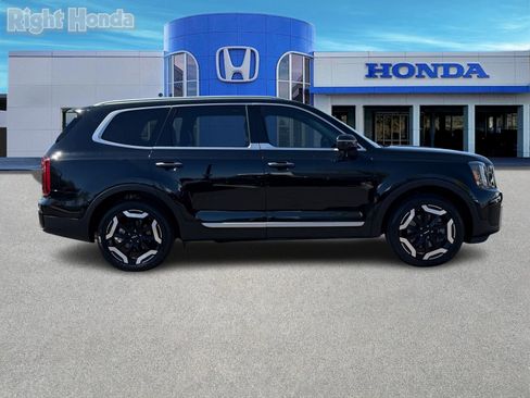 Used 2025 Kia Telluride S image 8