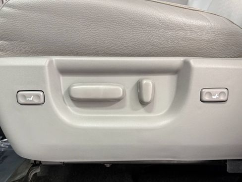 Used 2017 Toyota Sequoia Platinum AWD/4WD image 28