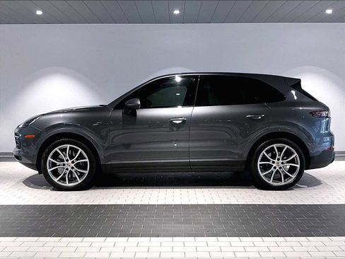 Used 2023 Porsche Cayenne image 2