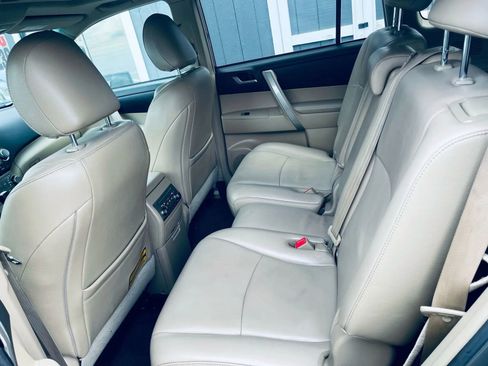 Used 2012 Toyota Highlander SE image 13