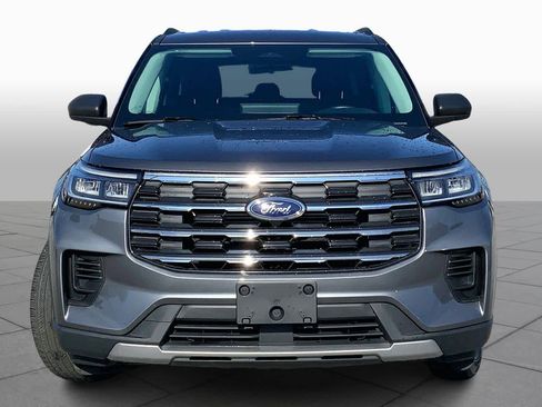 Certified 2025 Ford Explorer Active image 3