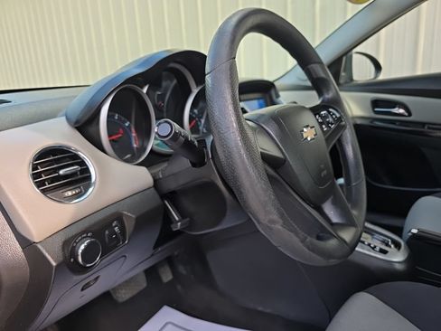 Used 2014 Chevrolet Cruze LS FWD image 14