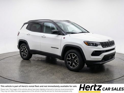 Used 2025 Jeep Compass Trailhawk AWD/4WD image 1