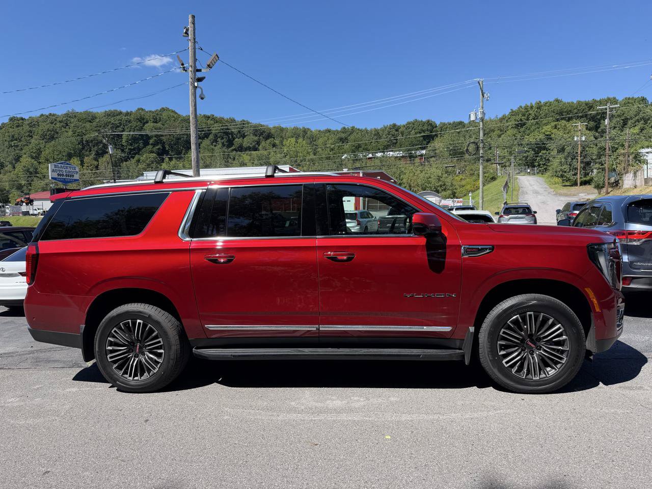 Used 2025 GMC Yukon XL Elevation w/ LPO, Elevation Black Package AWD/4WD image 7