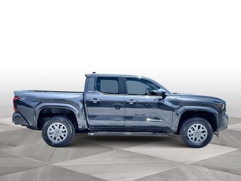 Used 2025 Toyota Tacoma SR5 AWD/4WD image 9