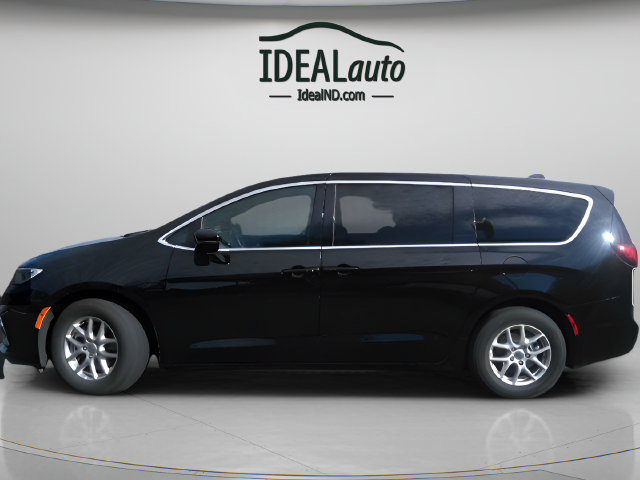 Used 2025 Chrysler Pacifica Select FWD image 5