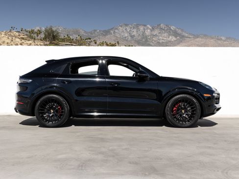 Certified 2022 Porsche Cayenne GTS AWD/4WD image 8