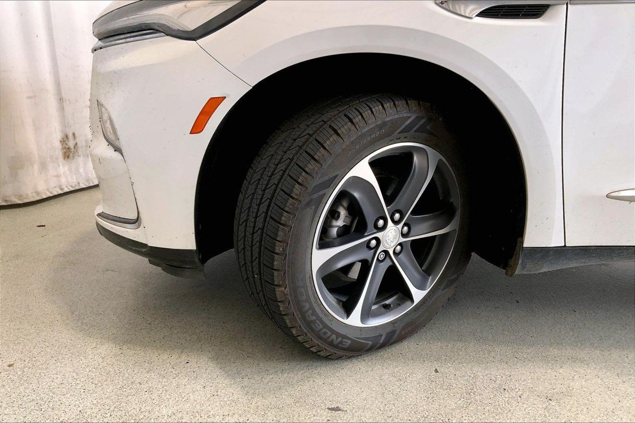 Used 2022 Buick Enclave Essence w/ Sport Touring Edition FWD image 20