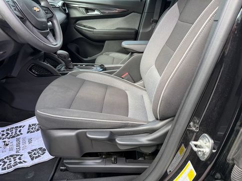 Used 2025 Chevrolet TrailBlazer LT AWD/4WD image 12