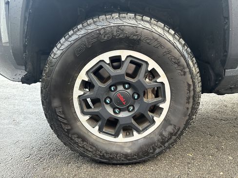 Used 2024 Toyota Tacoma TRD Off-Road image 10