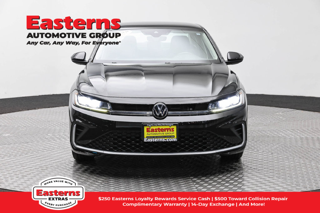 Used 2025 Volkswagen Jetta SE FWD image 3