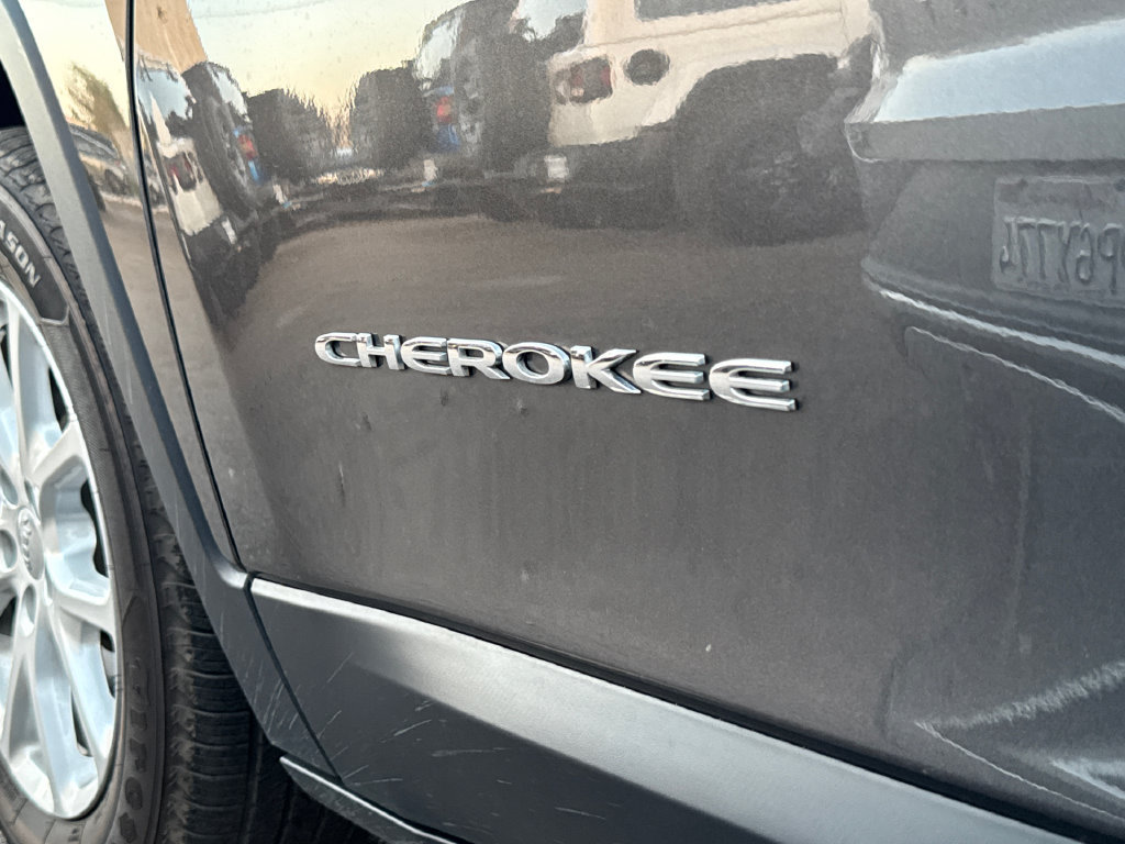 Used 2018 Jeep Cherokee Latitude Plus FWD image 21