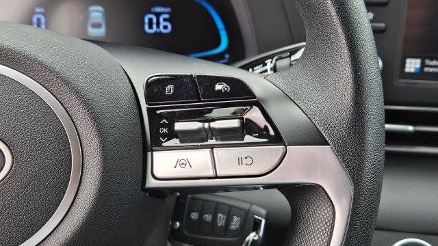 Used 2026 Hyundai Elantra SE FWD image 19