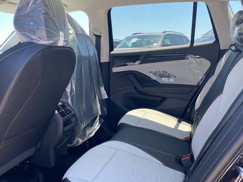 New 2026 Volkswagen Tiguan SE AWD/4WD image 11