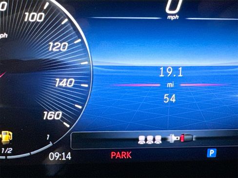 New 2025 Mercedes-Benz GLB 250 4MATIC image 13