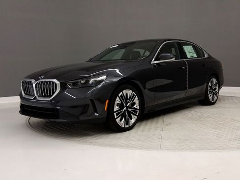 New 2026 BMW 530i RWD image 33