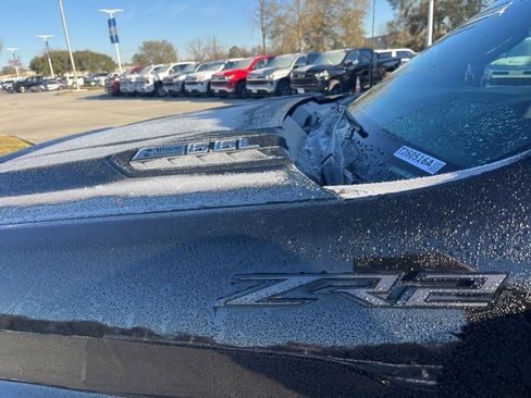 Used 2024 Chevrolet Silverado 2500 ZR2 w/ Technology Package image 3